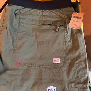 - J11 Duluth Trading Company Canyoneer Pull On Pants 42Wx30L Army Green NWT